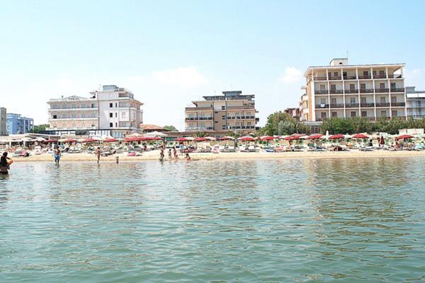 Hotel Tokio Village Lido Di Savio Exterior foto